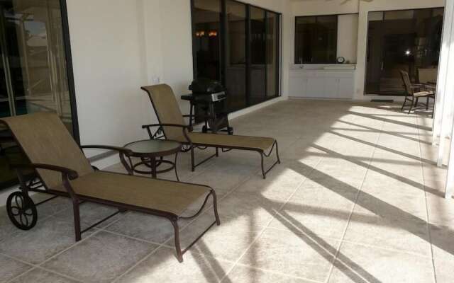 Unique Waterfront Home With Pool, spa and Guesthouse