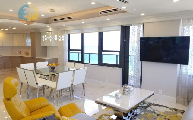 Alexander 1701 2 Bedroom Apts by RedAwning