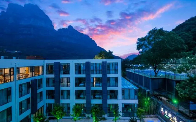 May Maple Forest House Hotel