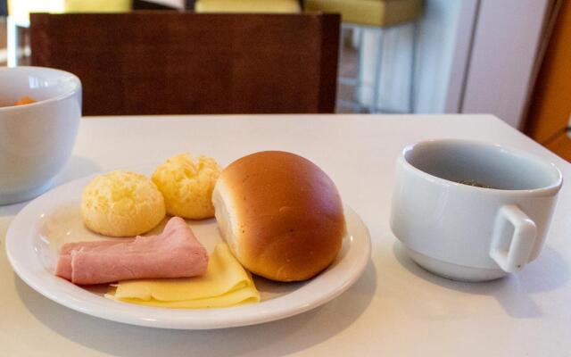 Super 8 Aeroporto Confins