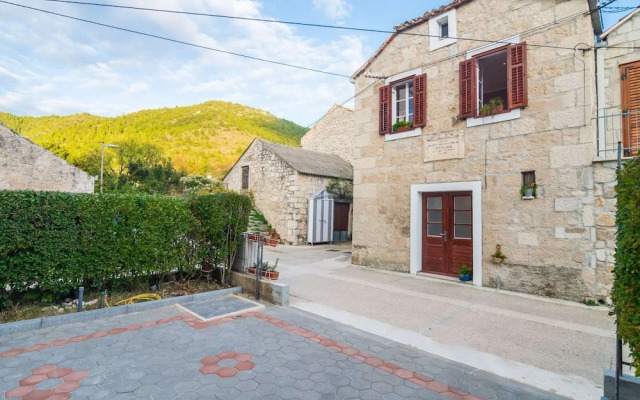 Villa Nives - Three-bedroom Villa With Terrace and Sea View