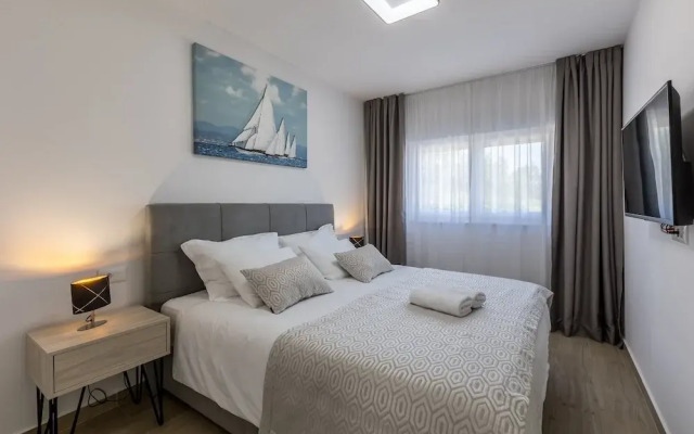 Scenic Kastel Luksic Apartments