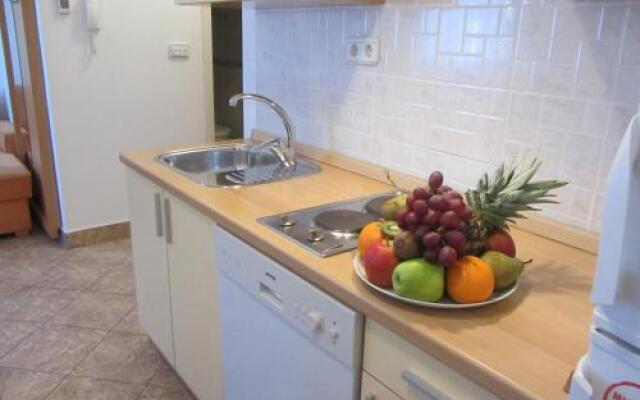 Apartments Luna Tisno