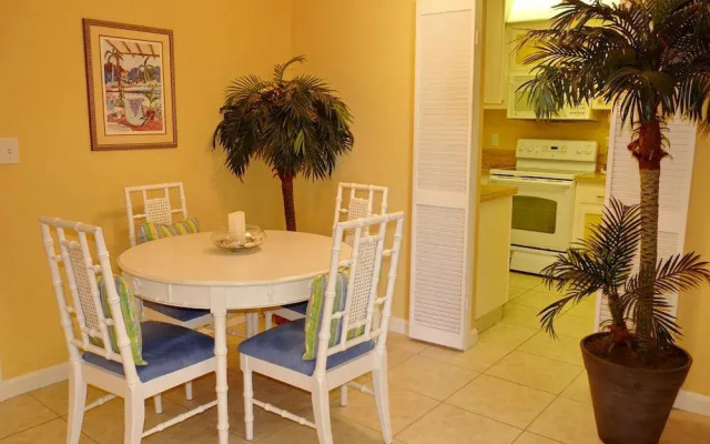 Bungalow-style Beachfront Condo With Pool