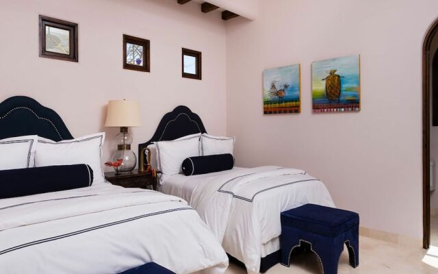 Beautiful Holiday Villa in a Prime Location in Cabo San Lucas 1007