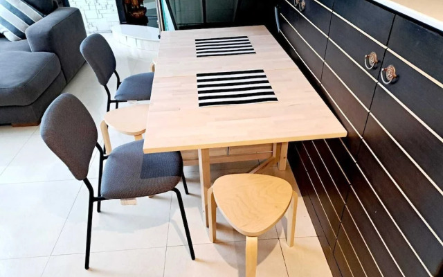 7B - 5 Bedroom Downtown Penthouse With Shared Pool