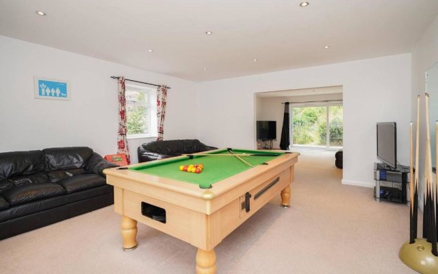 Five Acres house with hottub bbq pool table