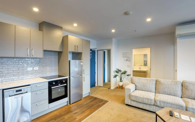 Ramada Suites By Wyndham Victoria Street West
