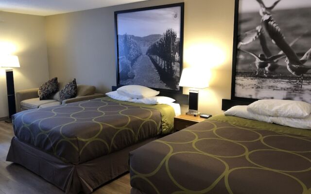 Super 8 Salmon Arm