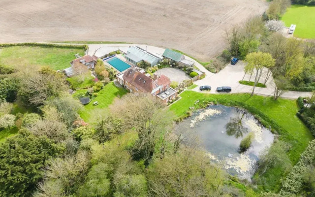 Amazing 5 BR Country Home Pool Gym Yoga Studio