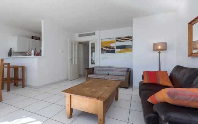 Bright two Bedroomed Apartment on the Beach in Cannes With Huge Terrace With Fabulous sea Views - 2001 - Apartment in Cannes - Photo 2
