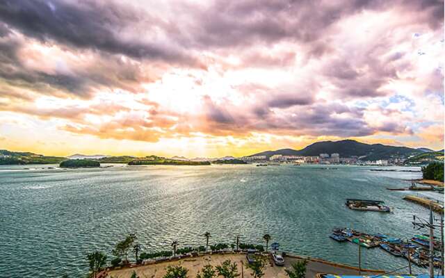 Yeosu White Village Pension