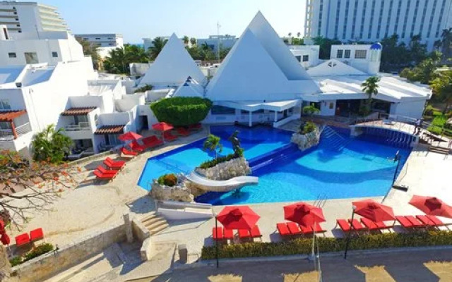 Sunset Lagoon, Cancún, Mexico