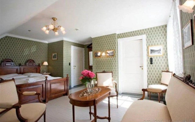 Walaker Hotel