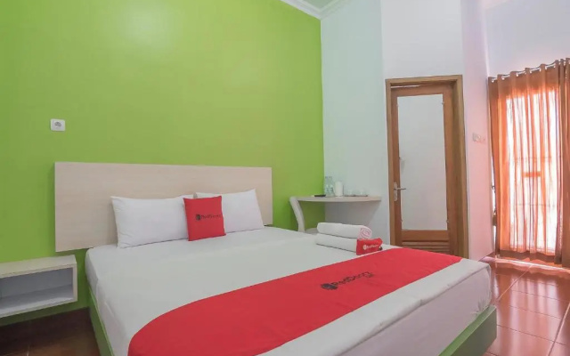 RedDoorz Plus near Alun Alun Kuningan