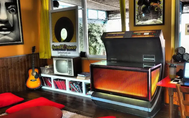 Sunflower Beach Backpacker Hostel