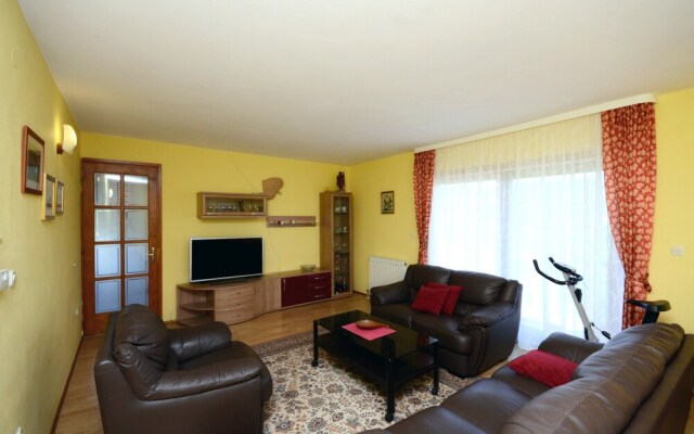 Apartment Leo