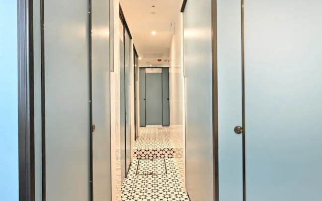 Dream Chaser Boutique Capsule Hotel