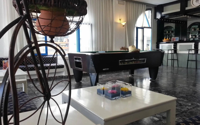 Iro Hotel