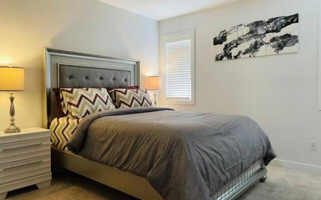 Charming 3BR Detached House in Stonebridge