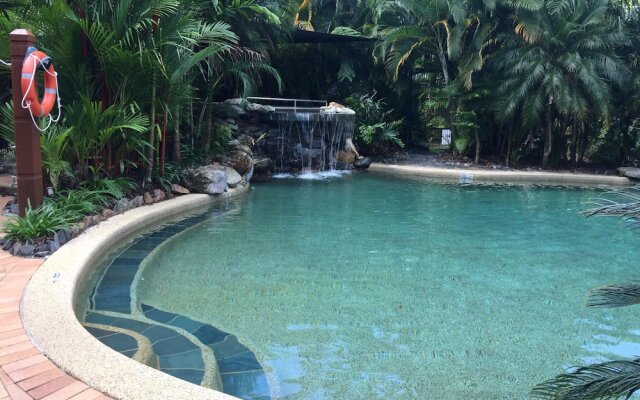 Cairns Golf Course Apartment