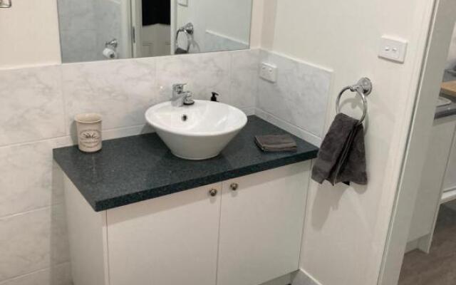 Gleeson St Guest Bungalow