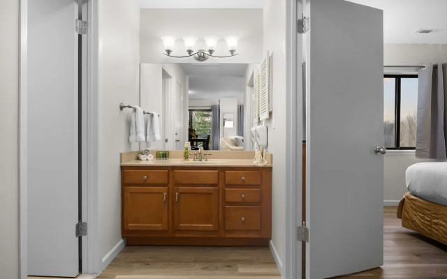Lakeview Golf Retreat 1BDR Condo 5057