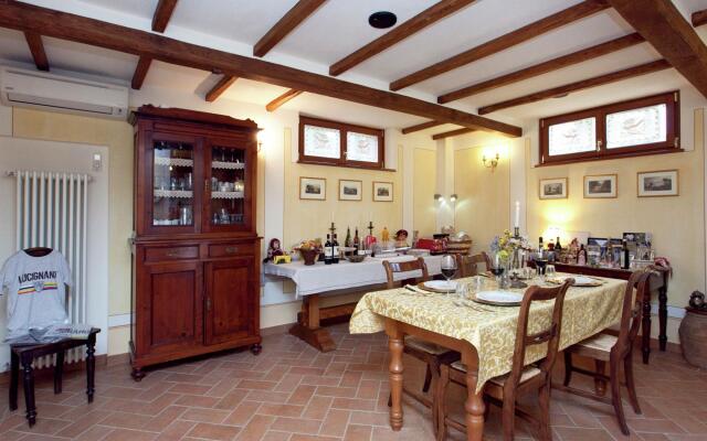 Spacious Cottage in Lucignano with Garden
