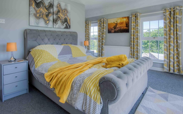 Hopkins Retreat Farm - 5 Bedroom House - Swansea