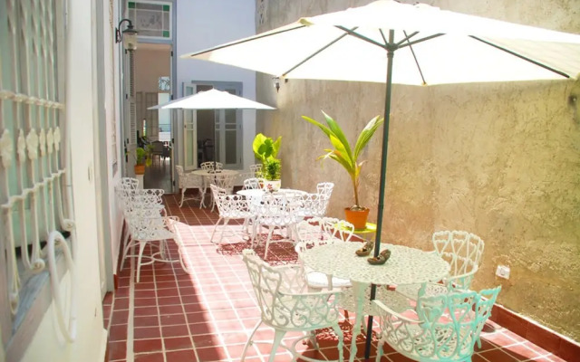 Kenia Colonial House