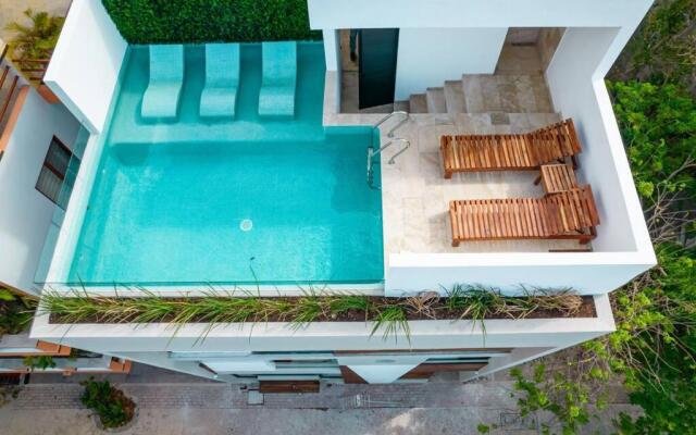 S102 Nadide Luxury PRIVATE JACUZZI STUDIO with a jungle view