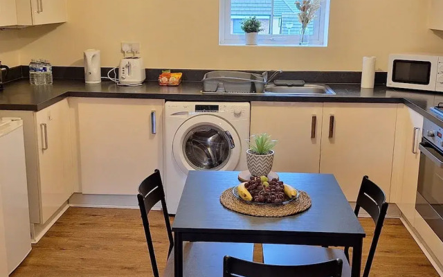 Birmingham - 2 Beds - Sleeps 3 - Free Parking