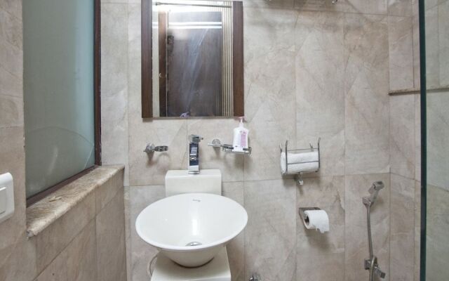 OYO 2216 Hotel Live Inn