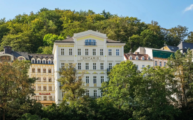 Ontario Hotel Garni
