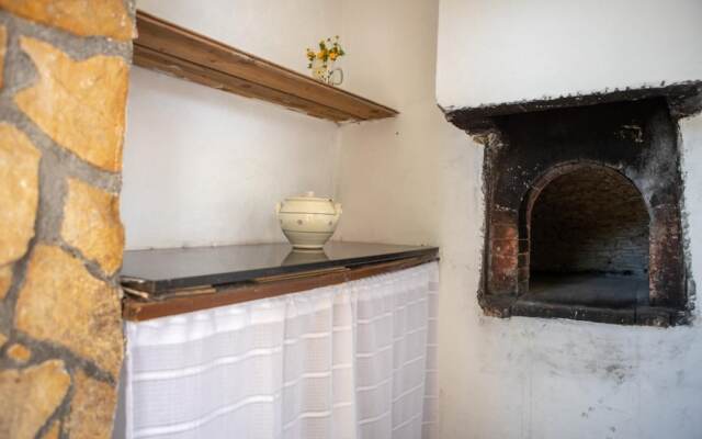 Trullo Nonna Netta con Piscina Idromassaggio e Area Giochi