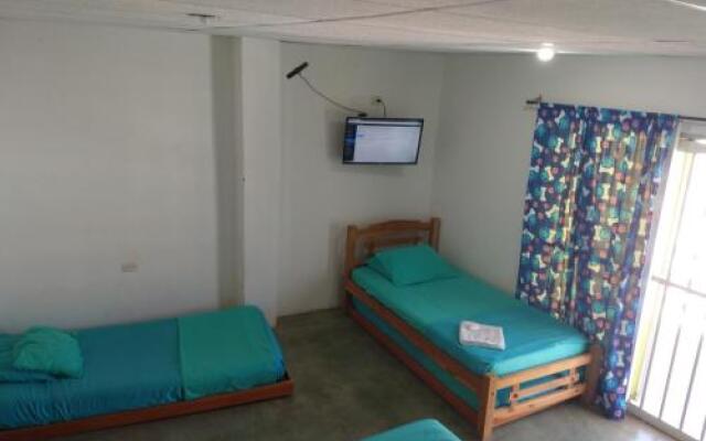 Alcobas a 4 calles de la Playa