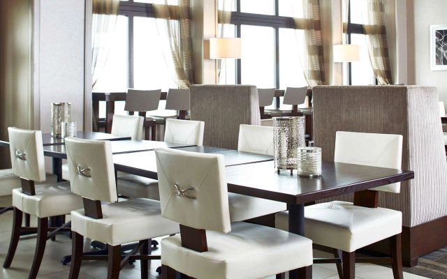 Renaissance Austin Hotel