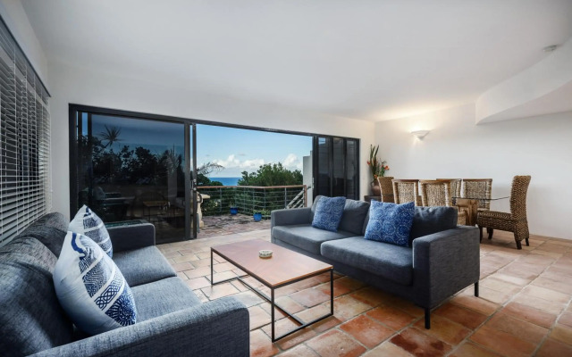 Tuscan inspired townhouse minutes from the beach