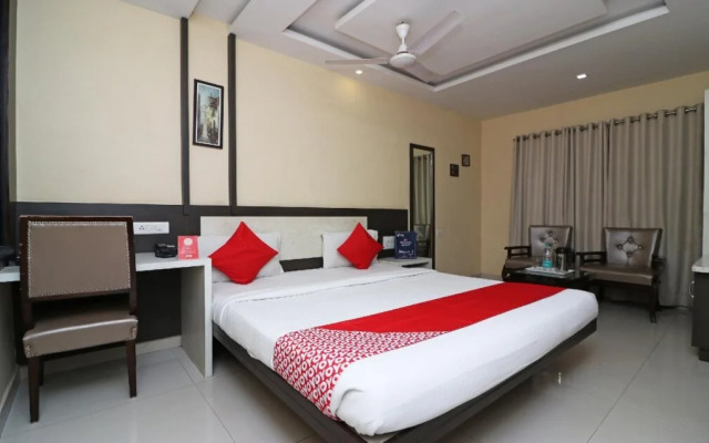 Hotel Lotus By OYO Rooms
