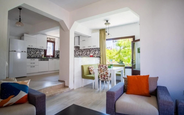 Astonishing Villa With Pool Near Tilkicik Bay