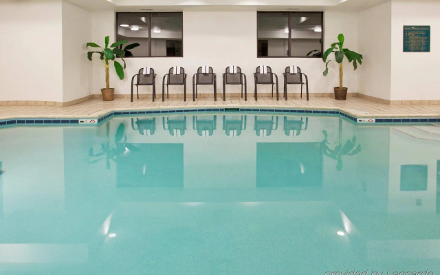 Holiday Inn Express Grove City by IHG