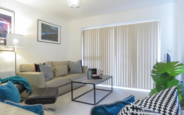 Tudors eSuites Apartment with 4 Beds