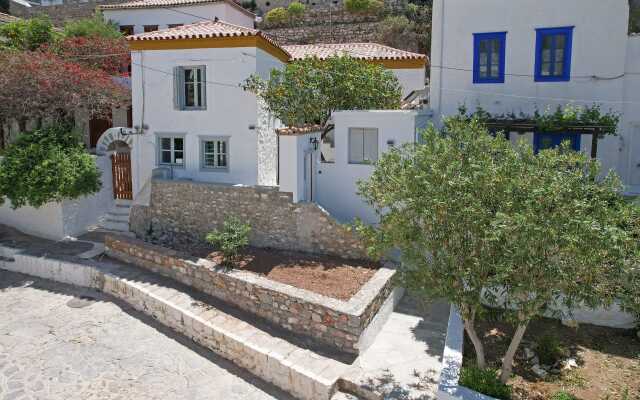 Douskos Citrus Apartments Hydra
