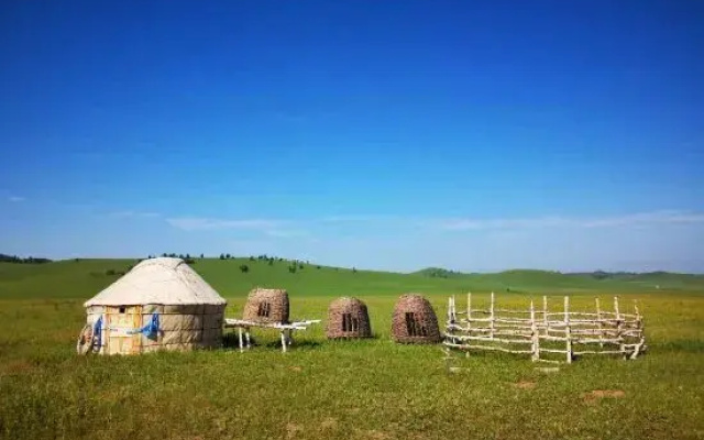 Chenglong Hotel (Ulan Butong Grassland Scenic Area)
