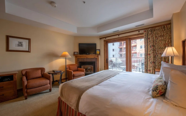 Slopeside Studio Unit With Kitchenette Studio Bedroom Condo - No Cleaning Fee! by RedAwning
