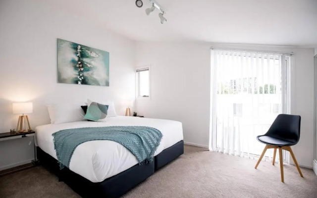 Chic Hobart Townhouse sleeps 9 - perfect location