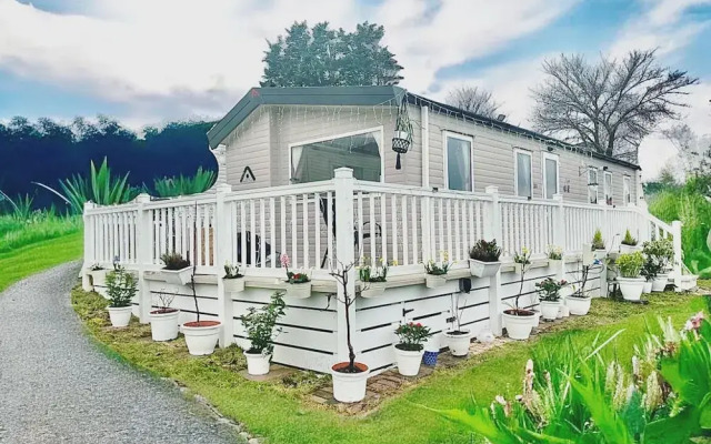 Cozy Newquay Lodge With Private Hot Tub,