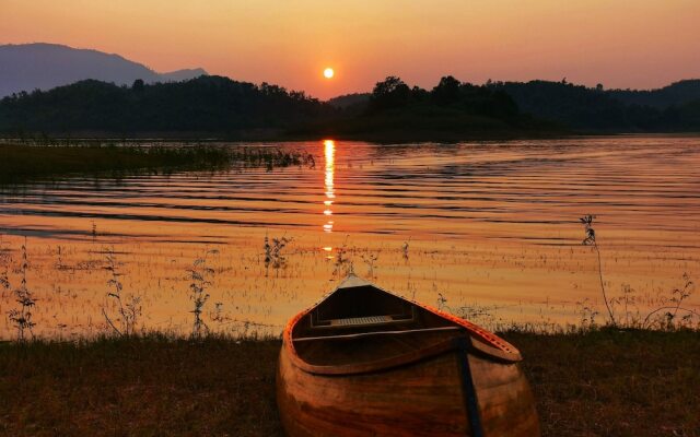 Sunset Nam Ngum tented resort