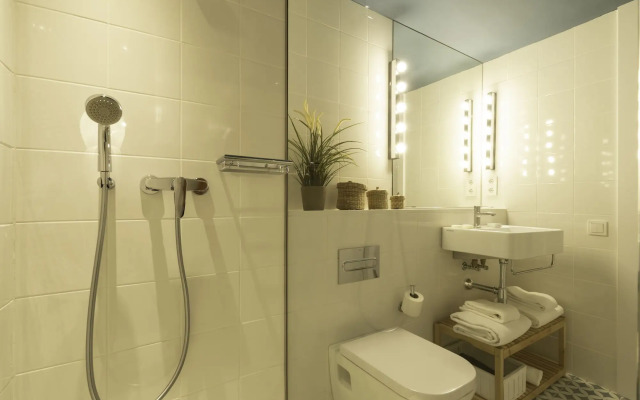 Port Plaza Apartments