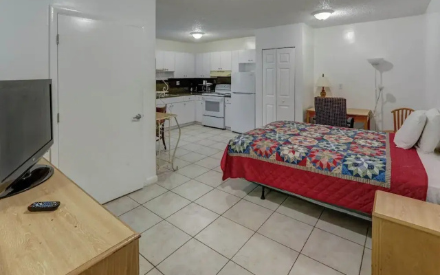 Richard's Motel Studio